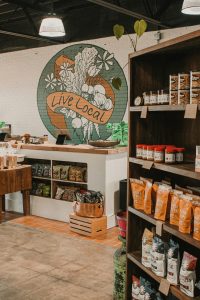 Utilidades domésticas organizadas em loja